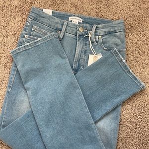 NWT GOOD AMERICAN GOOD LEGS STRAIGHT JEANS